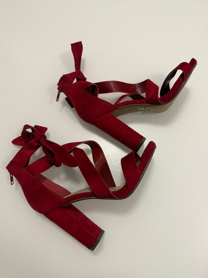 Size 7 NWOT Red Block Heel