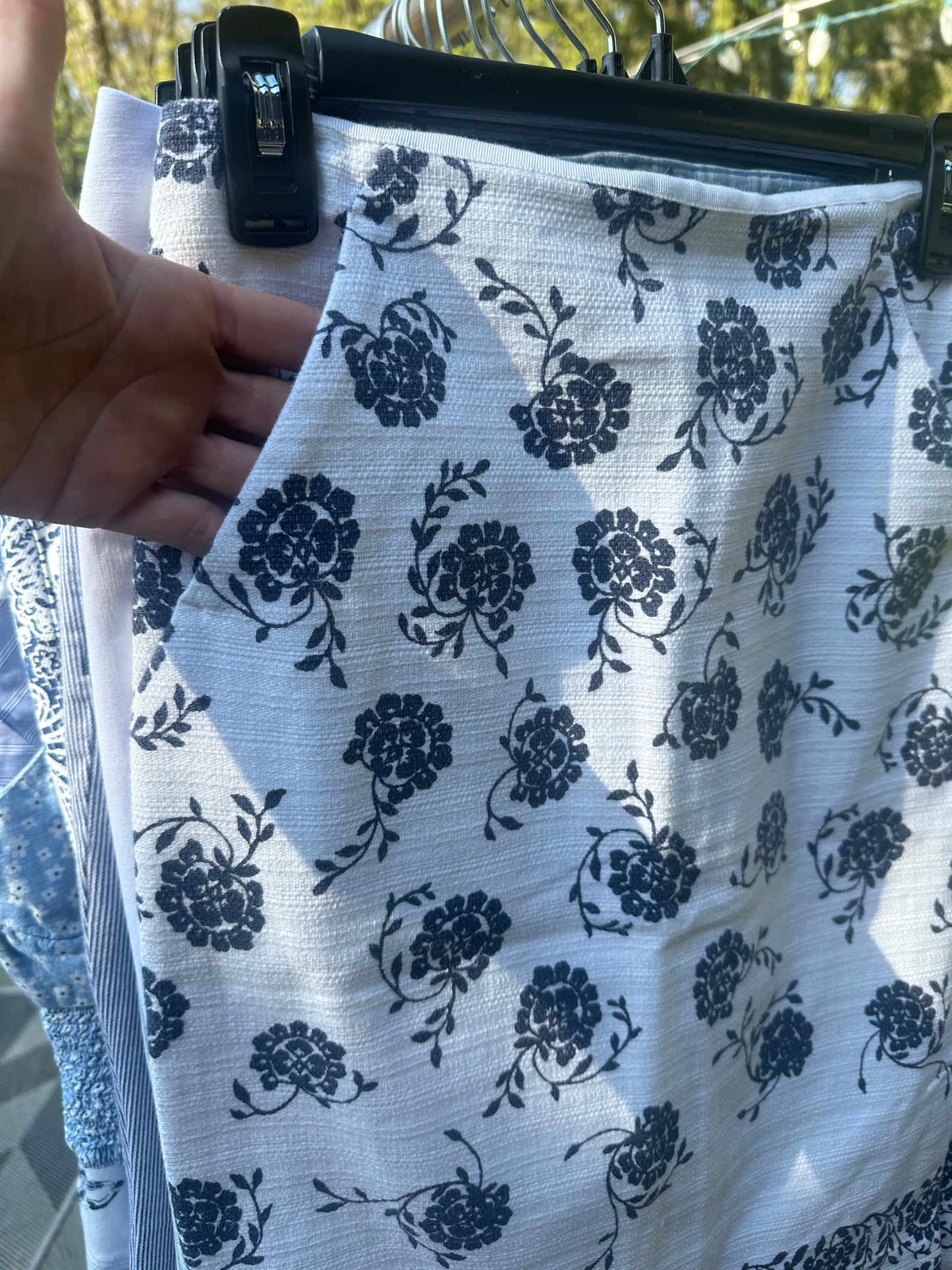 XS size 0 Loft Blue and White Floral Skirt