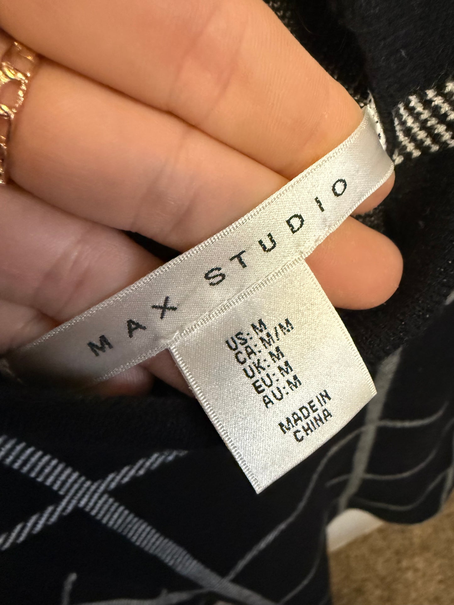 M Max Studio Black/Cream Mock Neck EUC