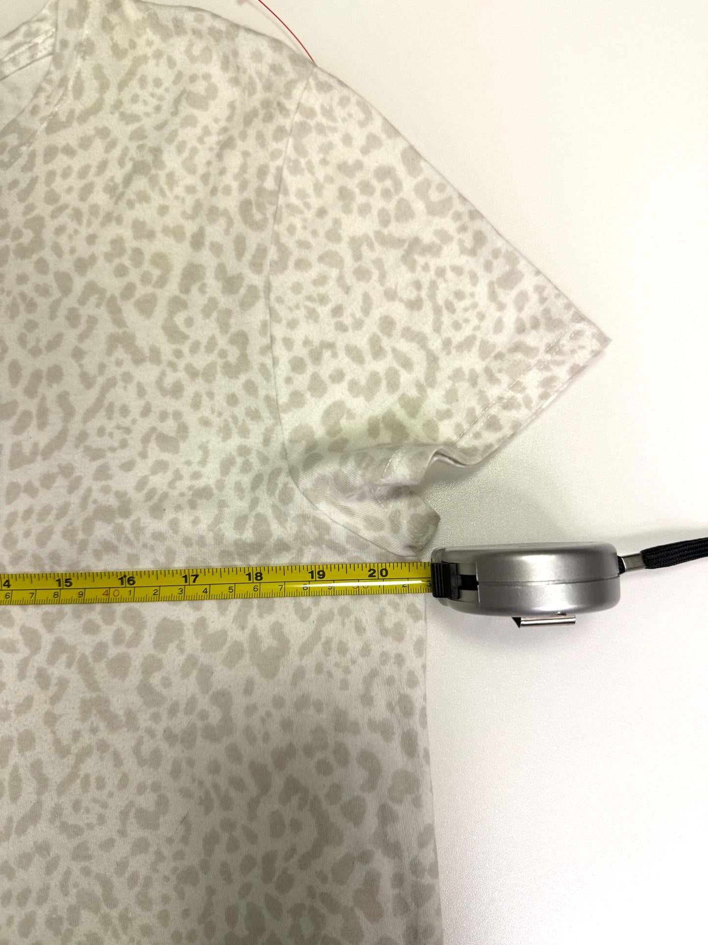 XL Gap Snow Leopard Tee