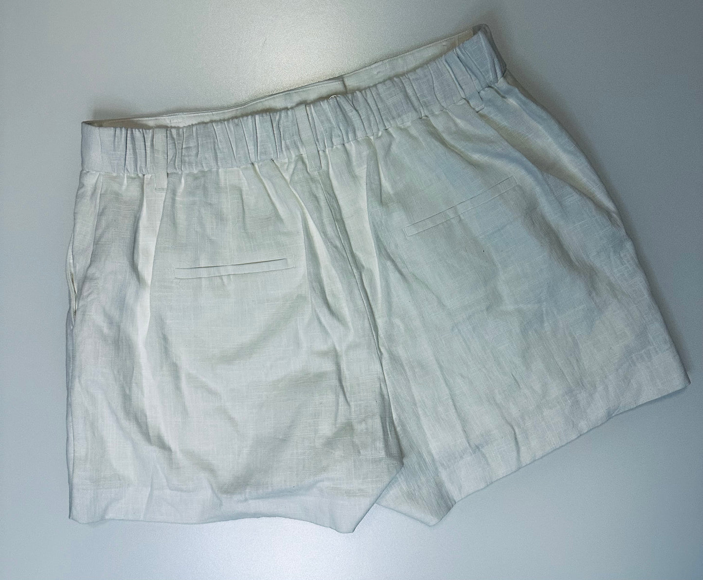 L Nine West White Linen Blend Short