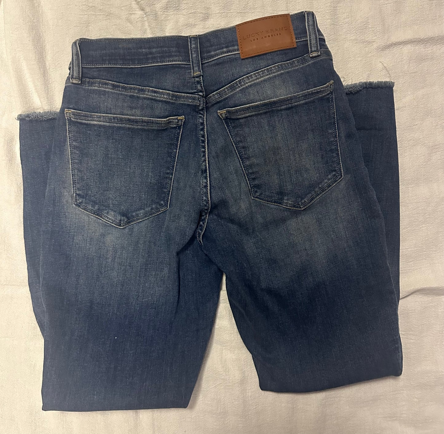 8/29 Lucky Brand Mid Rise super Skinny Ava Jeans